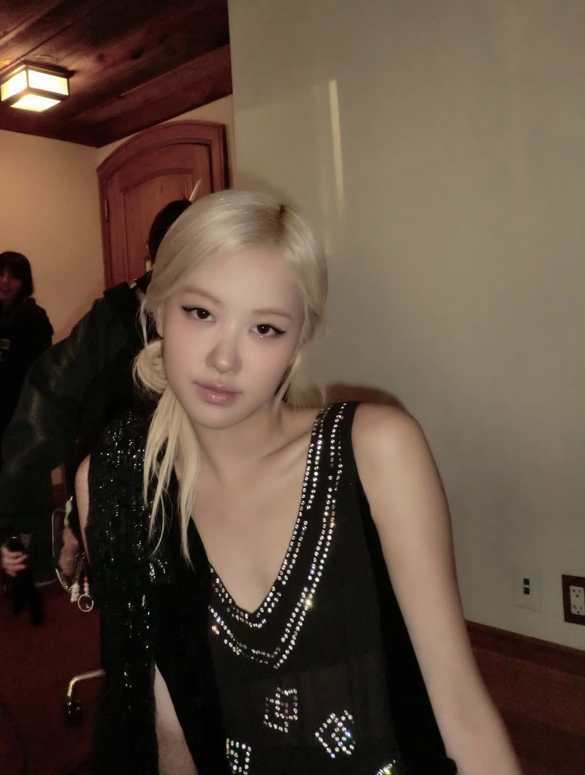 뮤트 립이 2025 가을 메이크업에 뜨는 이유