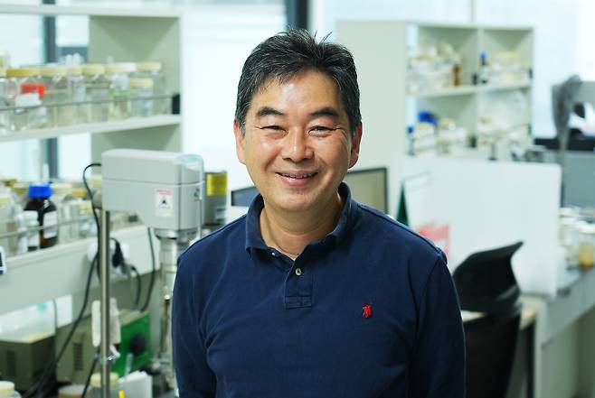 C뷰티 색조 화장품 거센 글로벌 공세